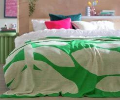 Habitat Floral Pattern Knit Throw - White & Green -125x150cm -Trend Furniture 1953716 R Z001C