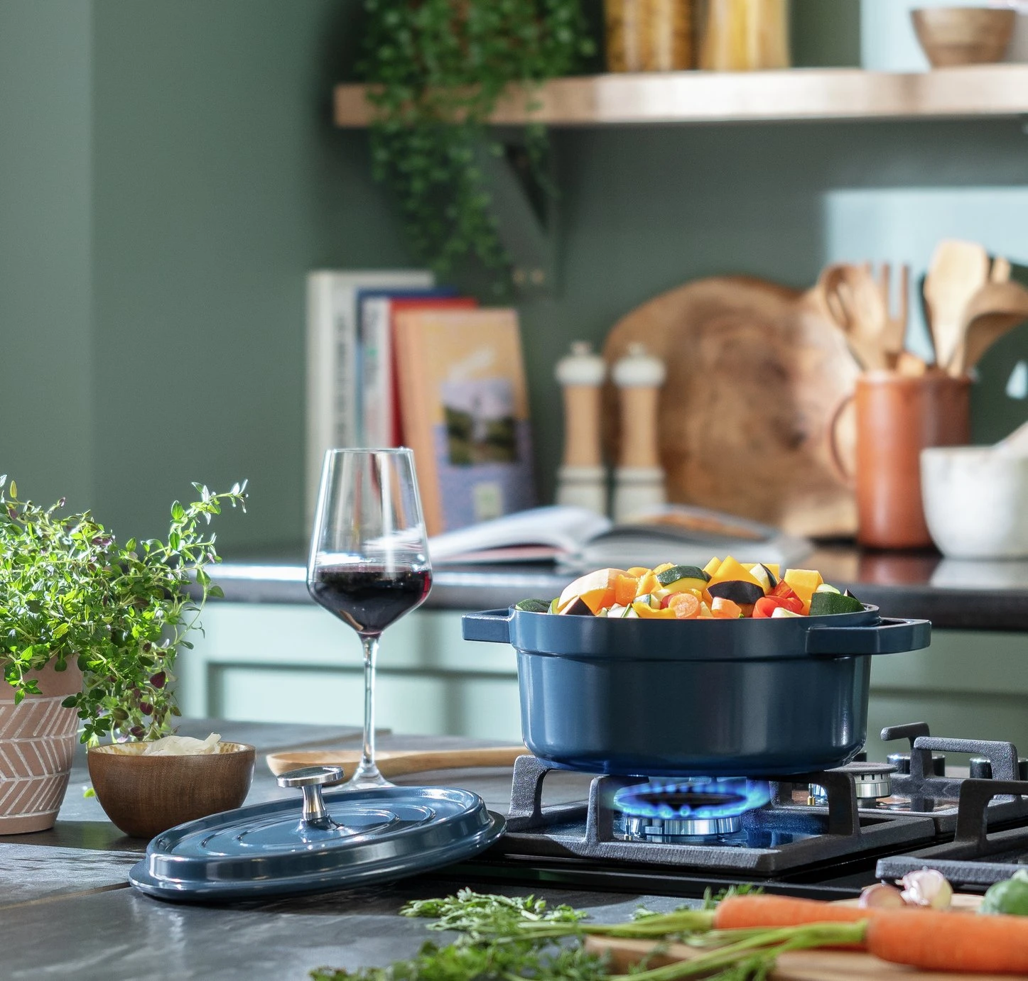 Habitat 2.4 Litre Non Stick Aluminium Casserole Dish - Blue 4 Habitat 2.4 Litre Non Stick Aluminium Casserole Dish - Blue - Image 2