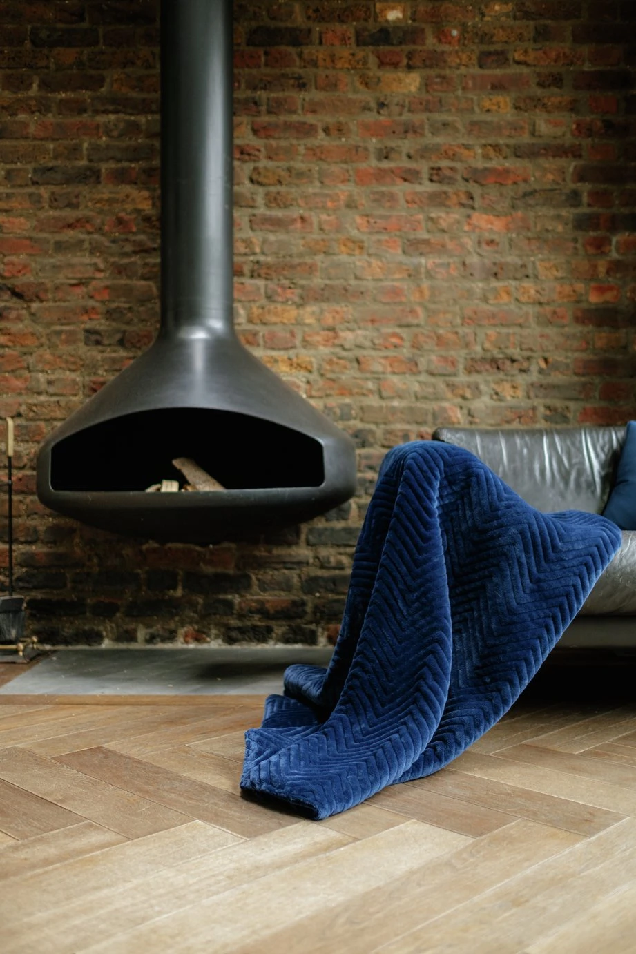 Dreamland Deluxe Velvet Royal Blue Heated Throw - Large 15 Dreamland Deluxe Velvet Royal Blue Heated Throw - Large - Image 13