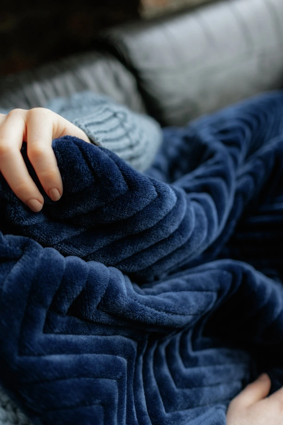 Dreamland Deluxe Velvet Royal Blue Heated Throw - Large 14 Dreamland Deluxe Velvet Royal Blue Heated Throw - Large - Image 12