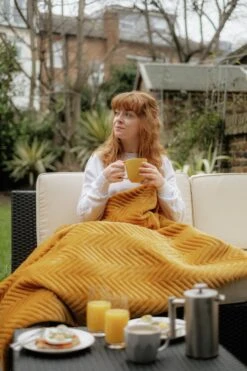 Dreamland Deluxe Velvet Mustard Heated Throw - Large -Trend Furniture 4844994 R Z014A