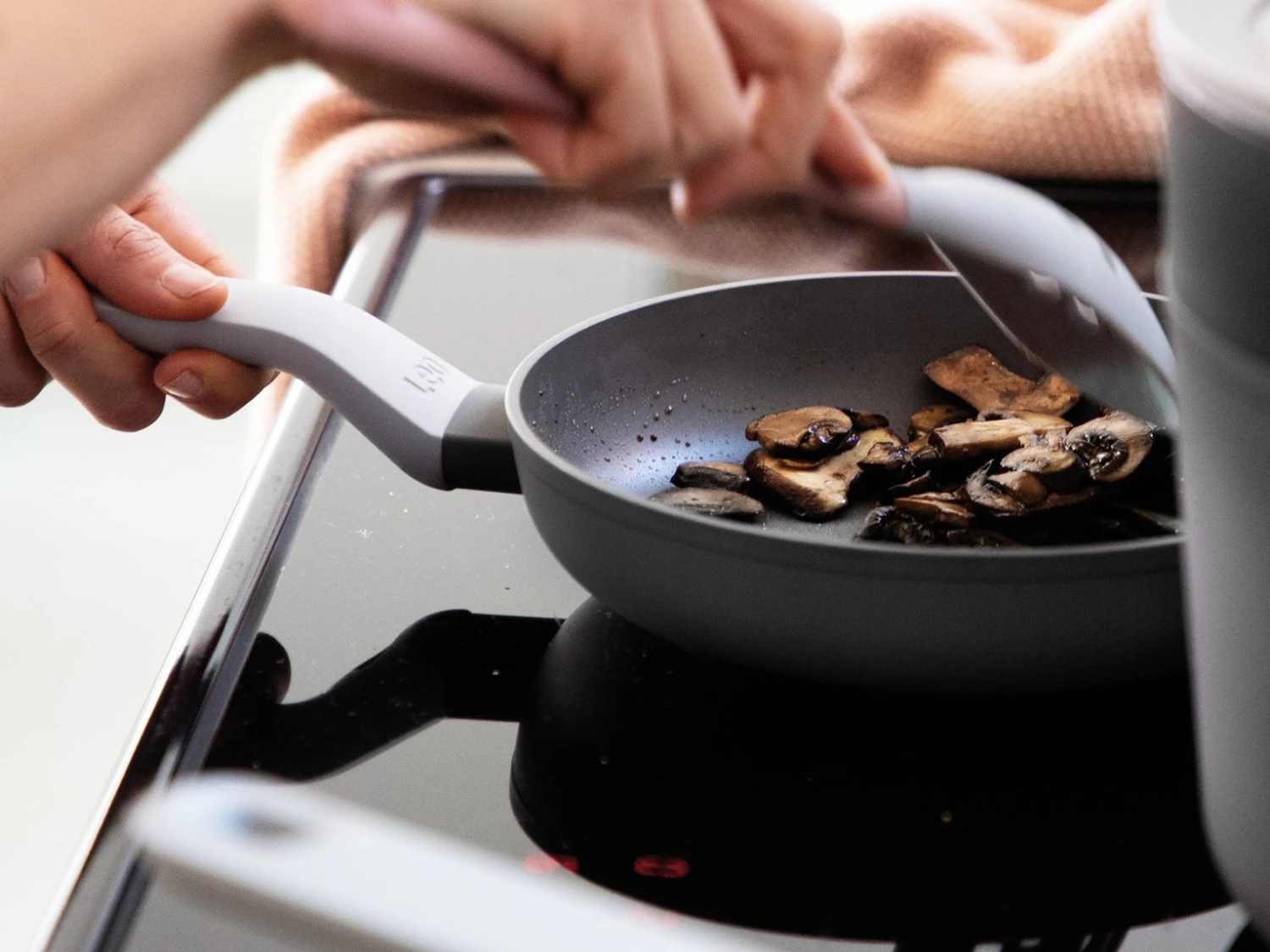 BergHOFF Leo 24cm Non Stick Frying Pan 4 BergHOFF Leo 24cm Non Stick Frying Pan - Image 2