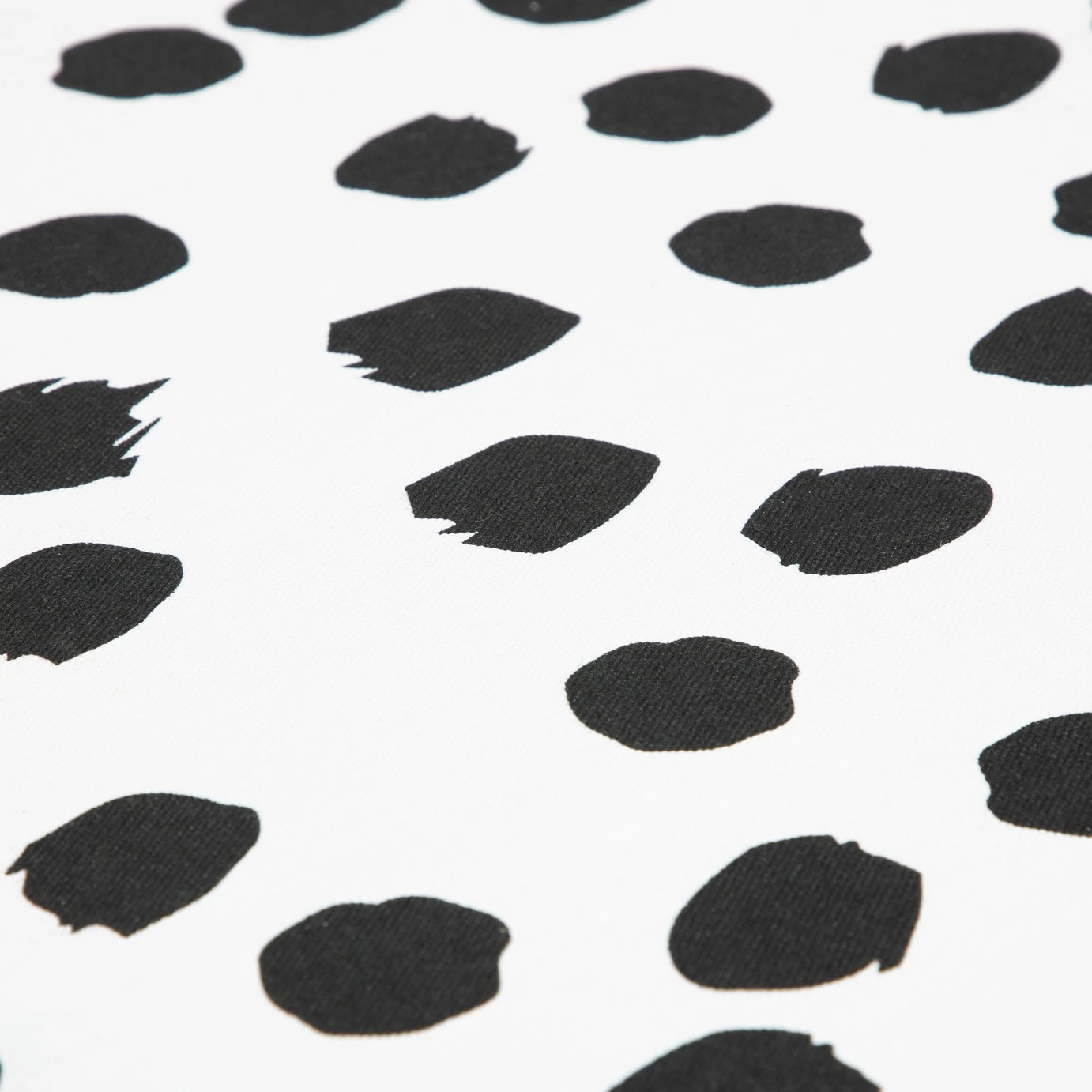 Habitat Spot Wipe Clean Cotton Table Cloth - White 5 Habitat Spot Wipe Clean Cotton Table Cloth - White - Image 3